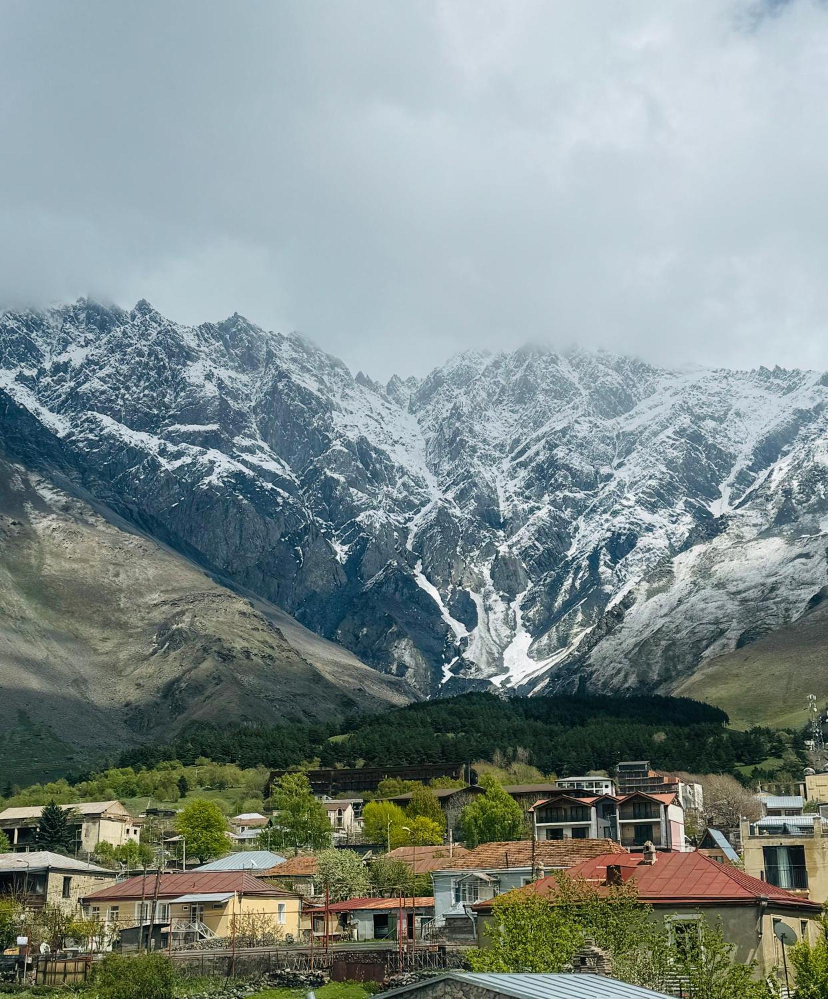 Aldema Hotel Kazbegi Ngoại thất bức ảnh